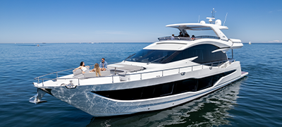 Galeon 800 Fly on the water